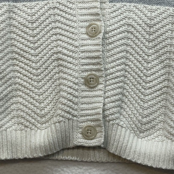 Old Navy Gray and Cream Patterned Cardigan - Picture 5 of 10